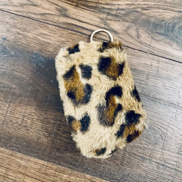 Cute faux fur animal print coin purse - Picture 2 of 6